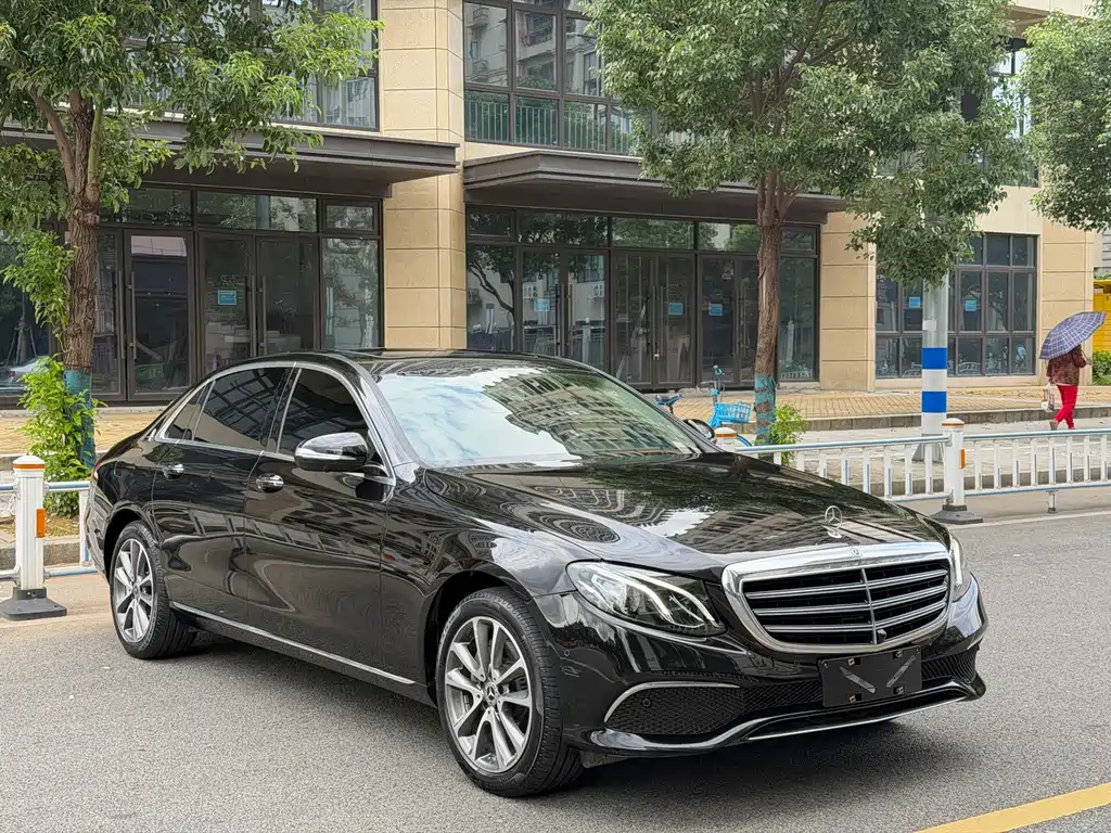 Mercedes-Benz E-Class — миниатюра 3