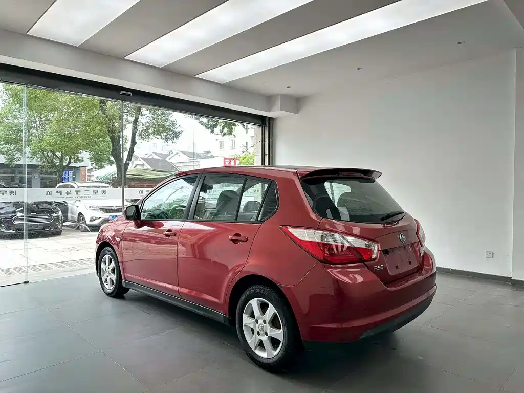 Venucia R50 2013 1.6L AT Luxury
