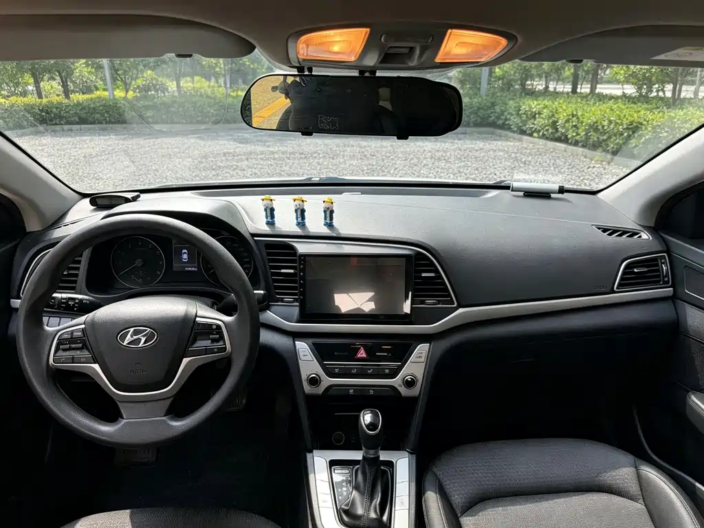 Hyundai Elantra — миниатюра 4