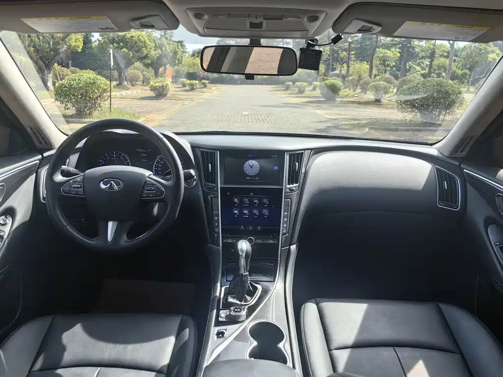 INFINITI Q50L