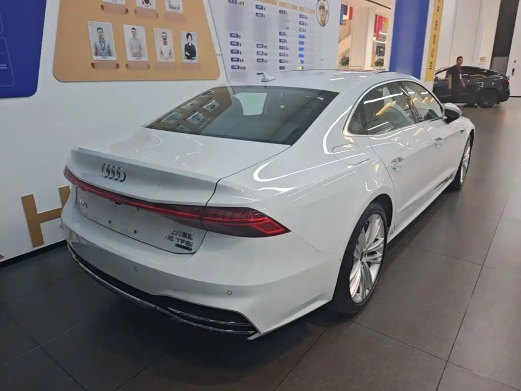 Audi A7L — миниатюра 7