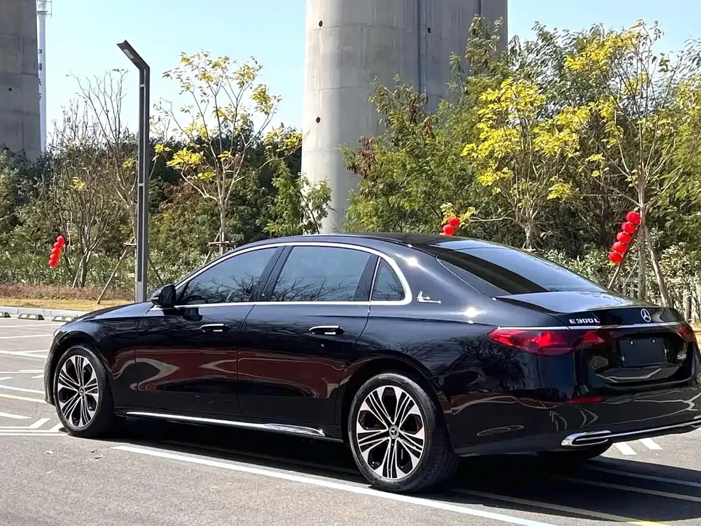 Mercedes-Benz E-Class — миниатюра 9