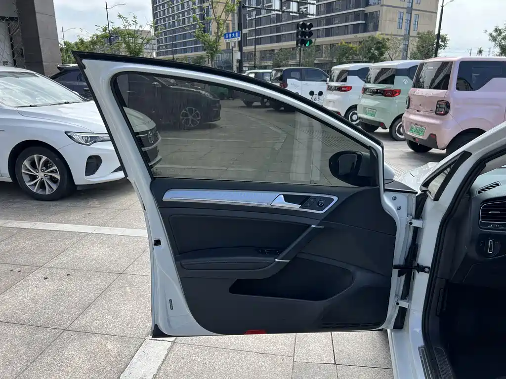 Volkswagen Golf — миниатюра 13