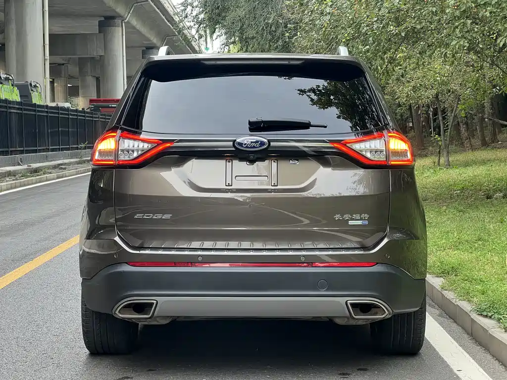 Ford Edge — миниатюра 11