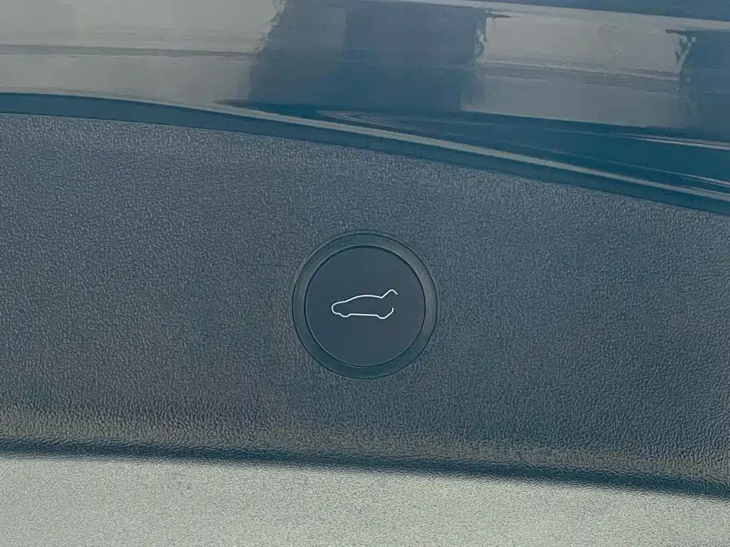 Tesla Model 3 — миниатюра 17