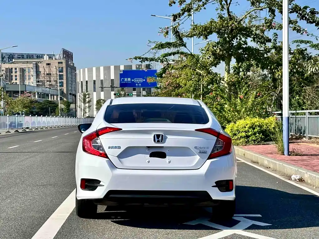 Honda Civic — миниатюра 8