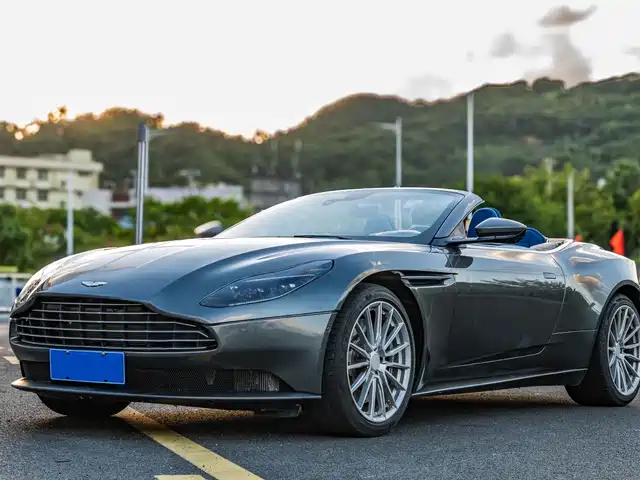 ASTON MARTIN  DB11 2018