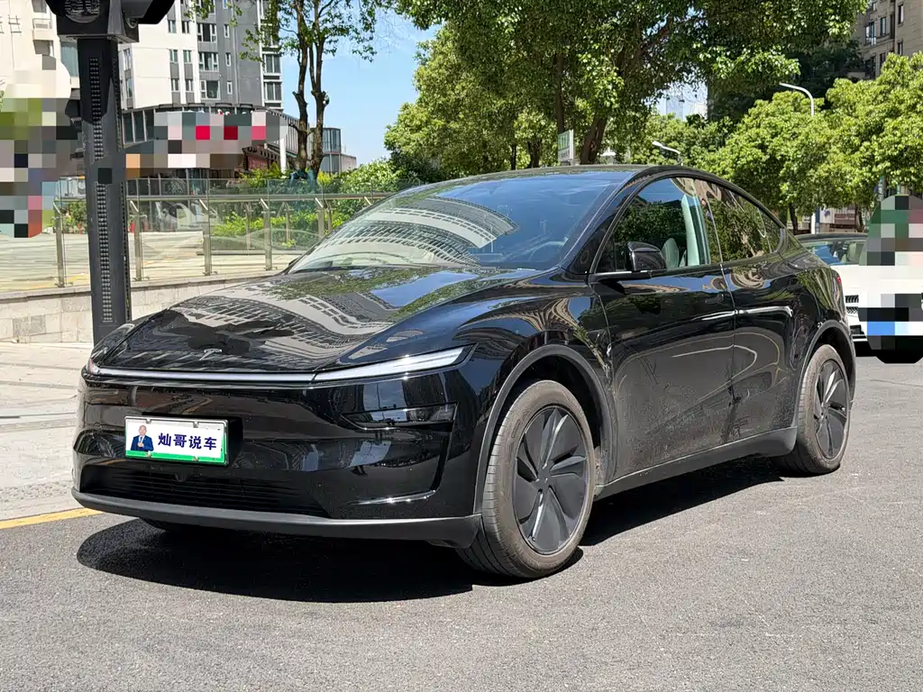Tesla Model Y 2025