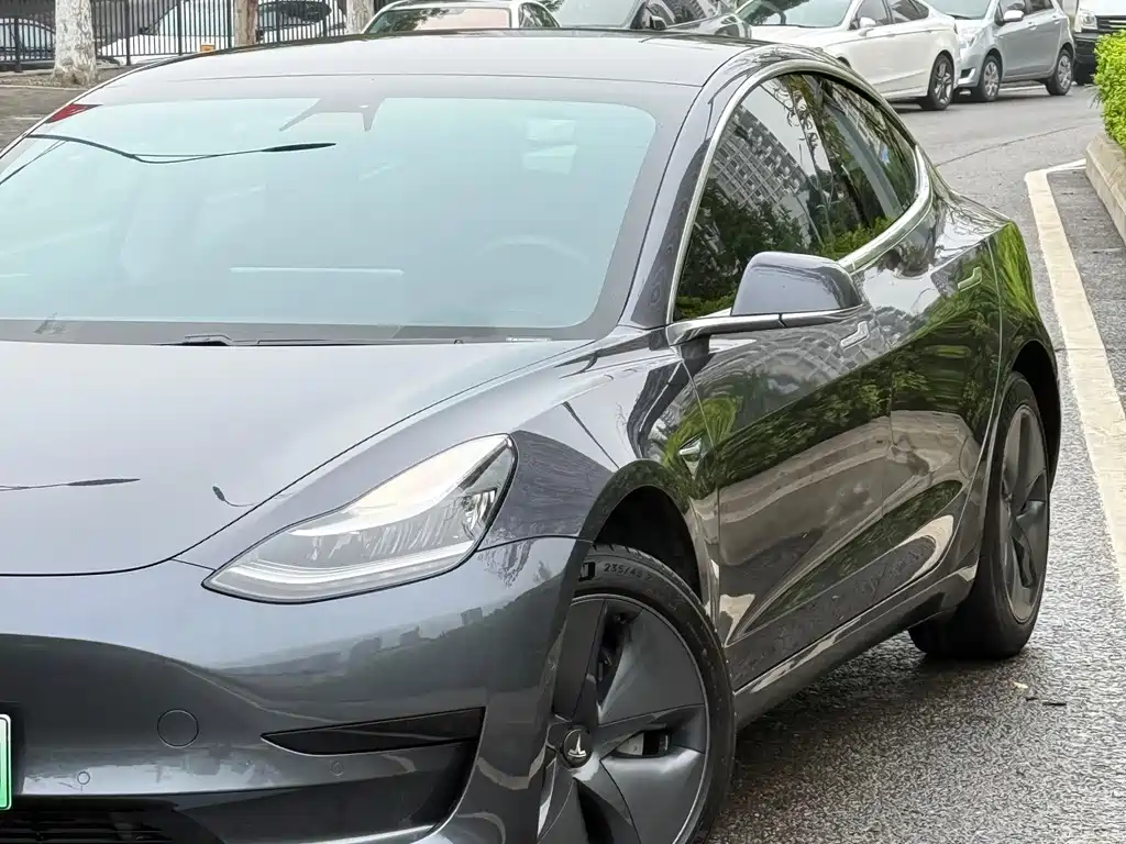 Tesla Model 3 — миниатюра 2