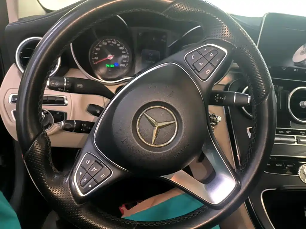 Mercedes-Benz C-Class — миниатюра 11