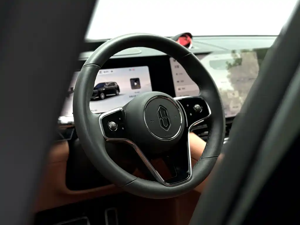 Aito M8 2025 Max+ 53.4kWh 5 мест (192 )