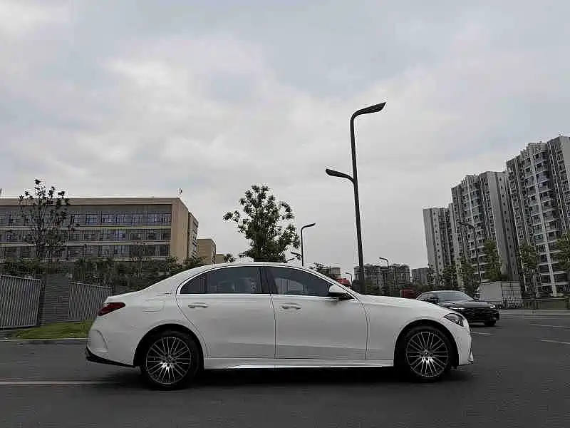 Mercedes-Benz C-Class — миниатюра 11