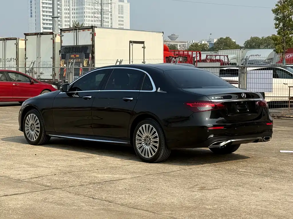 MERCEDES-BENZ E CLASS