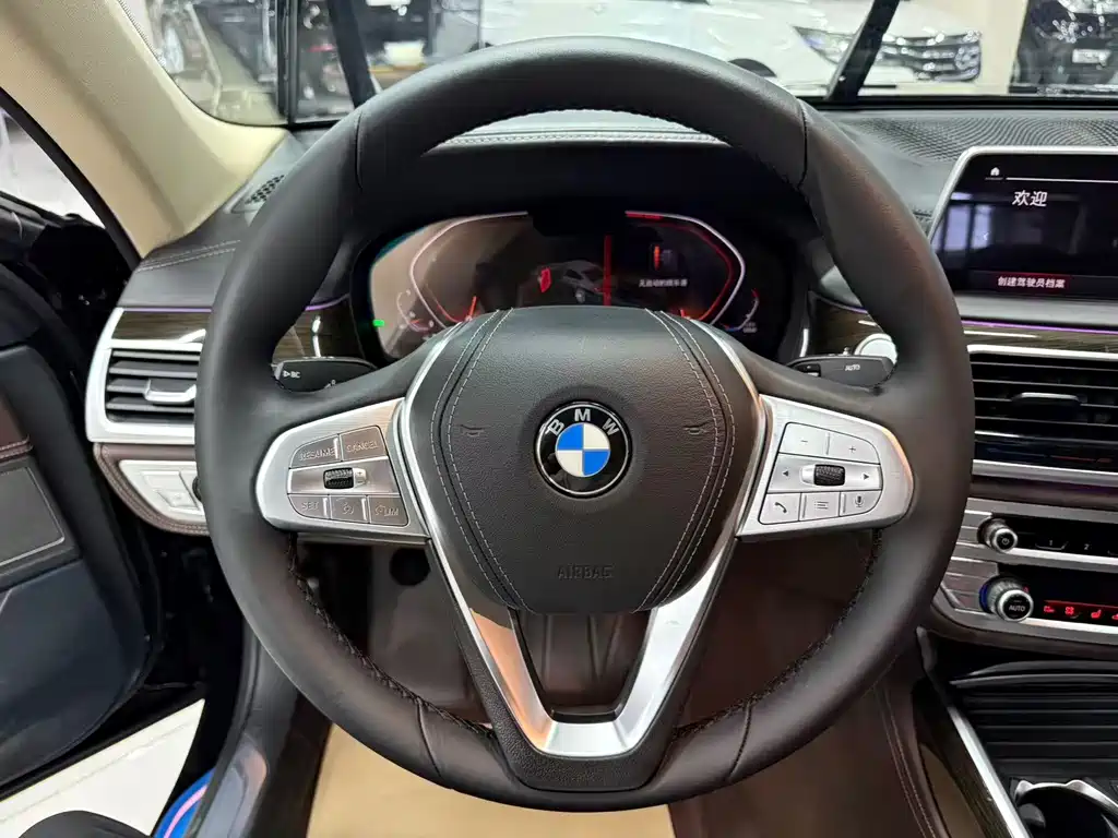 BMW 7 Series — миниатюра 14