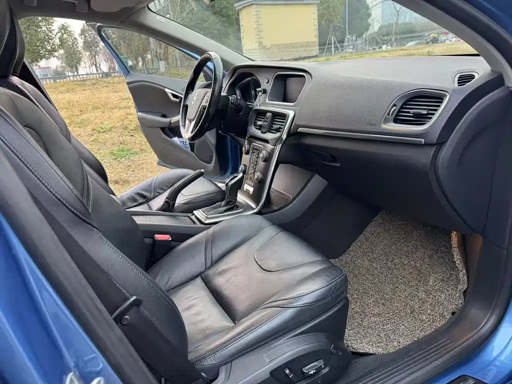 Volvo V40 — миниатюра 9