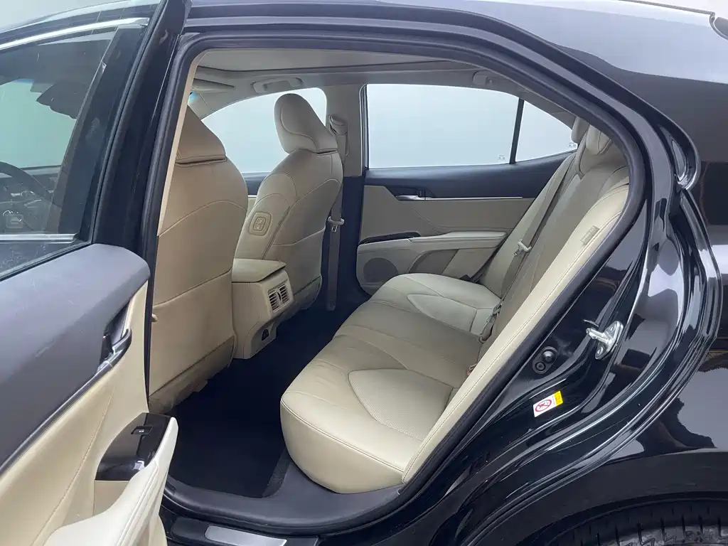 Toyota Camry — миниатюра 12