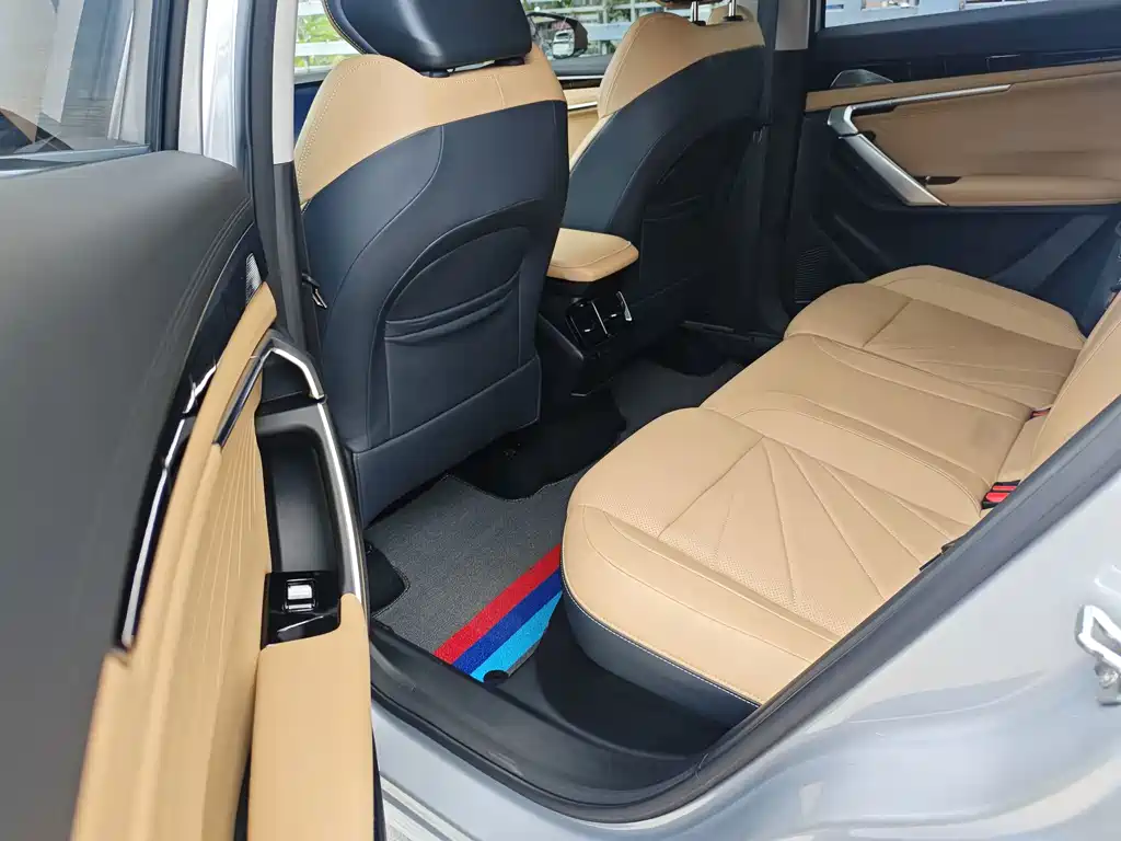 Geely Boyue L — миниатюра 10
