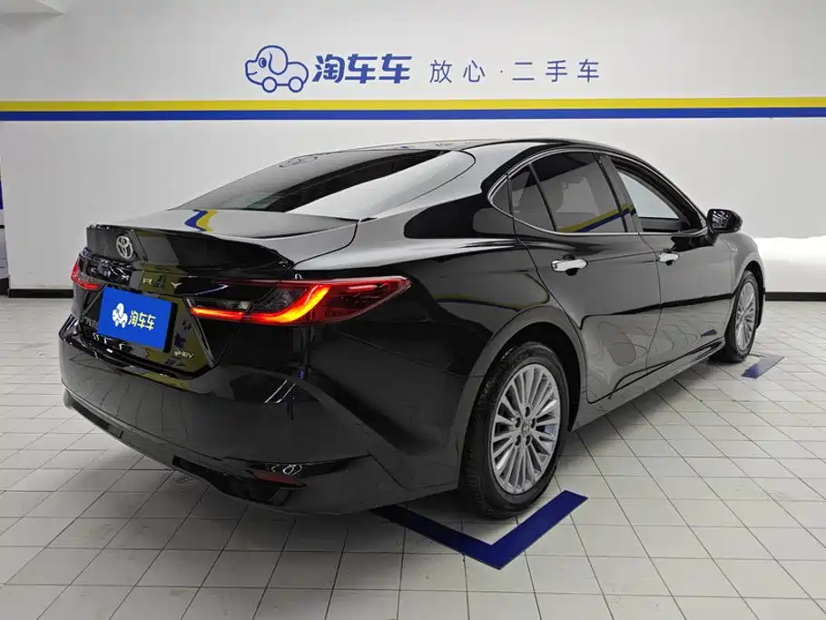 Toyota Camry — миниатюра 3