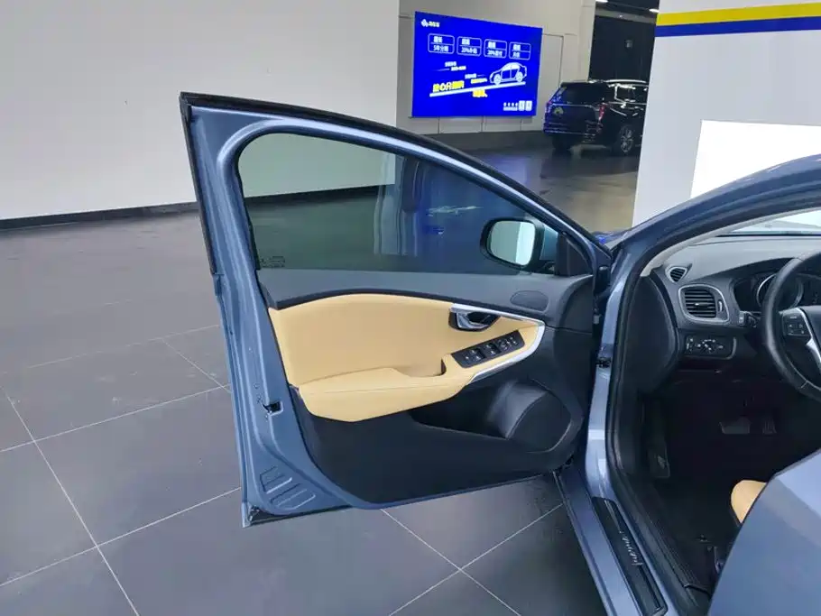 Volvo V40 — миниатюра 7