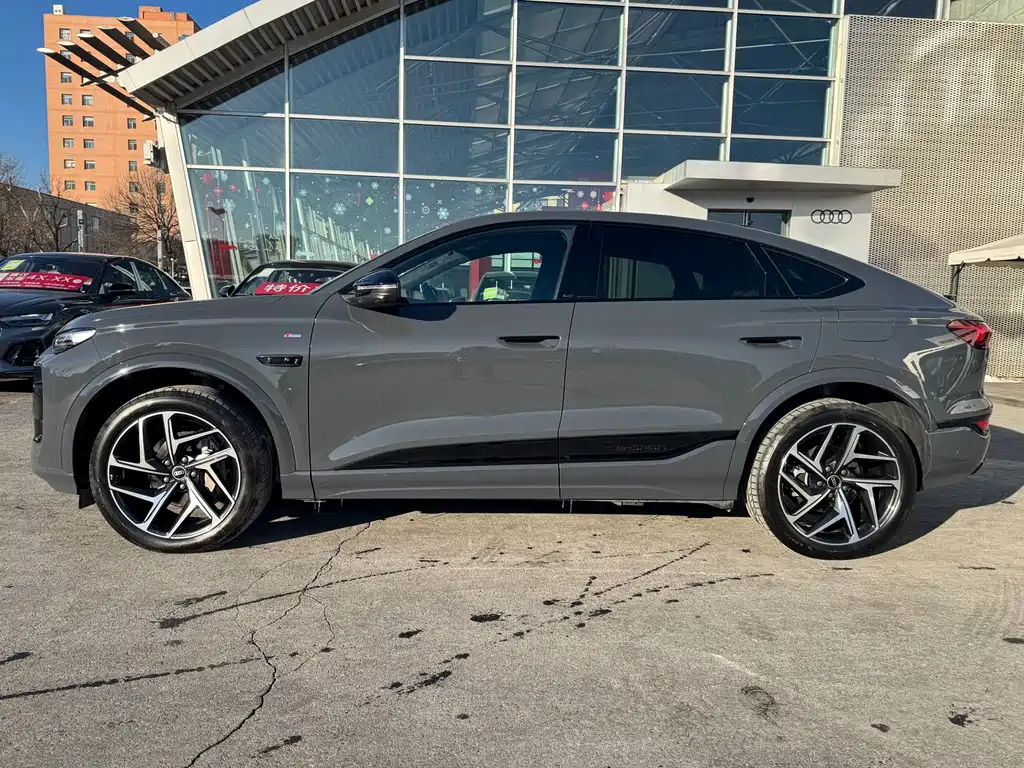 AUDI Q6L SPORTBACK E TRON