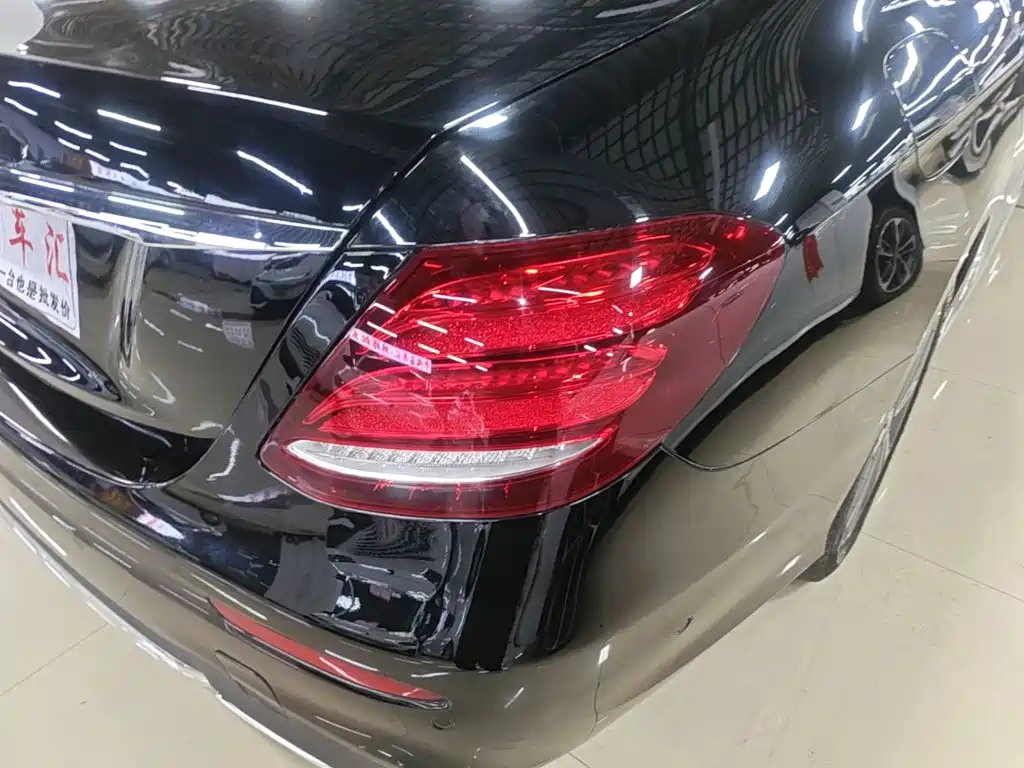 Mercedes-Benz E-Class — миниатюра 8