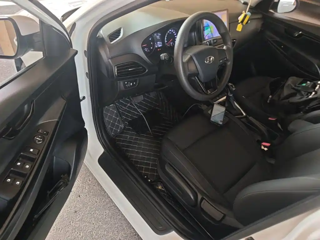 Hyundai Elantra — миниатюра 16