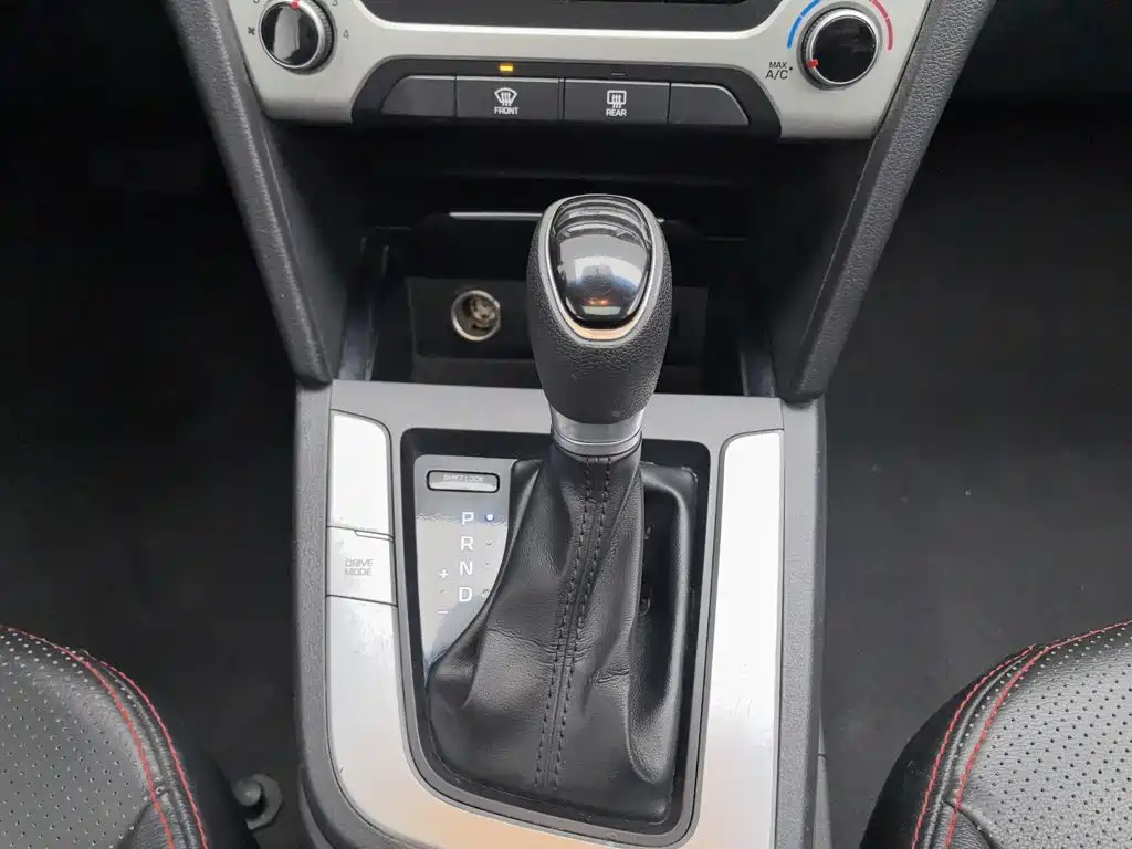 Hyundai Elantra — миниатюра 13