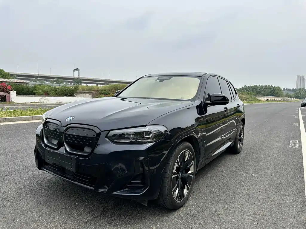 BMW iX3 2023