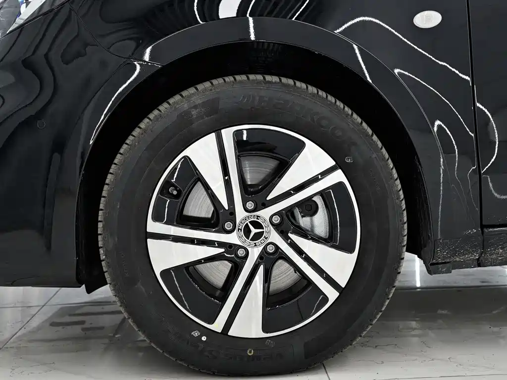 Mercedes-Benz Vito 2024 2.0T