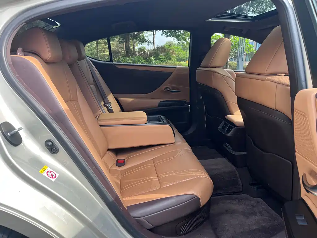 Lexus ES — миниатюра 12