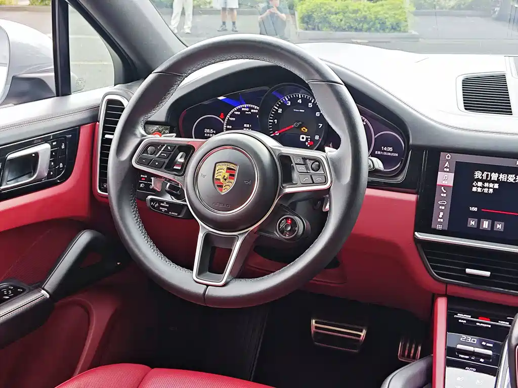 Porsche Cayenne — миниатюра 9