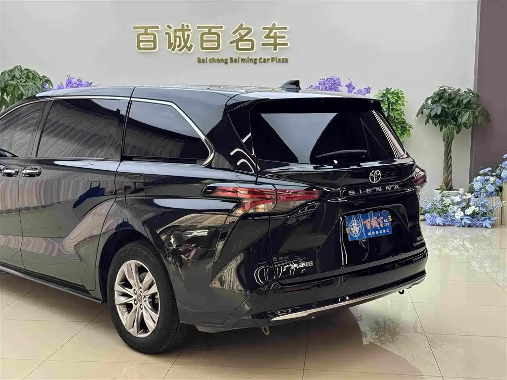 Toyota Sienna 2024 2.5L Luxury