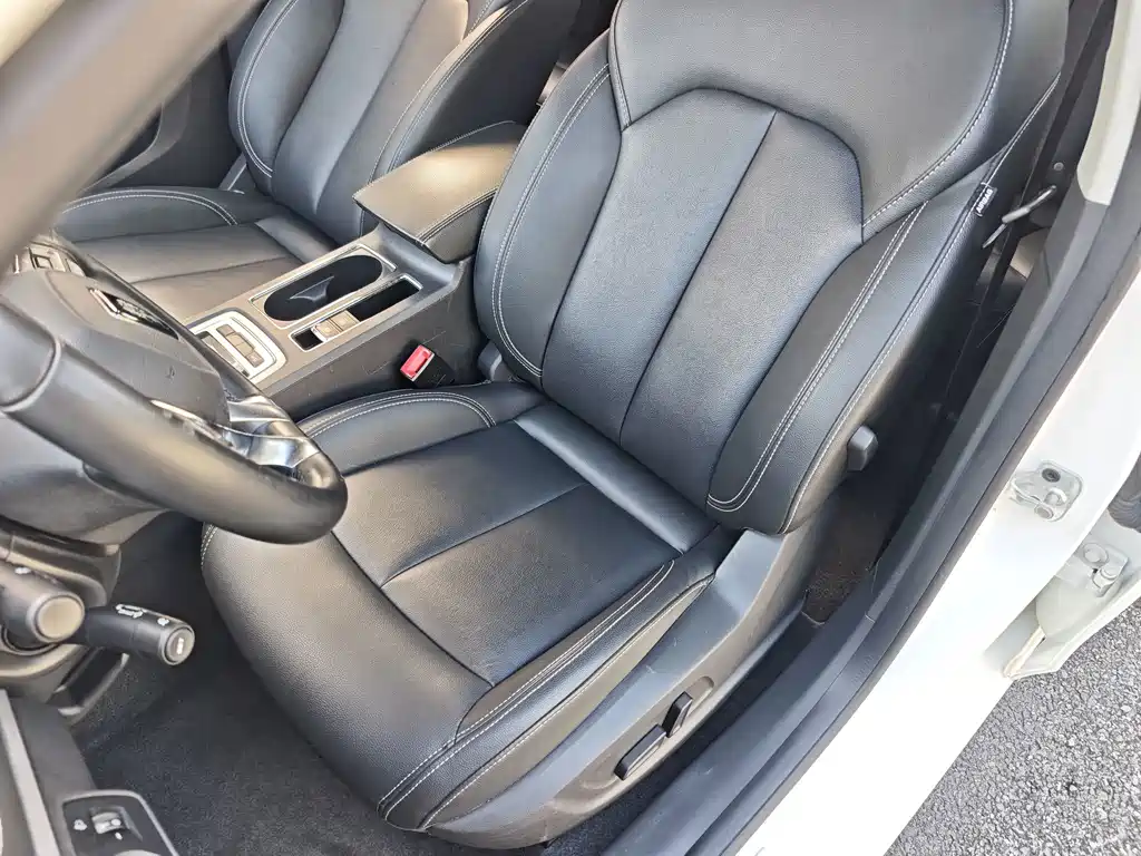 Roewe i6 New Energy — миниатюра 18