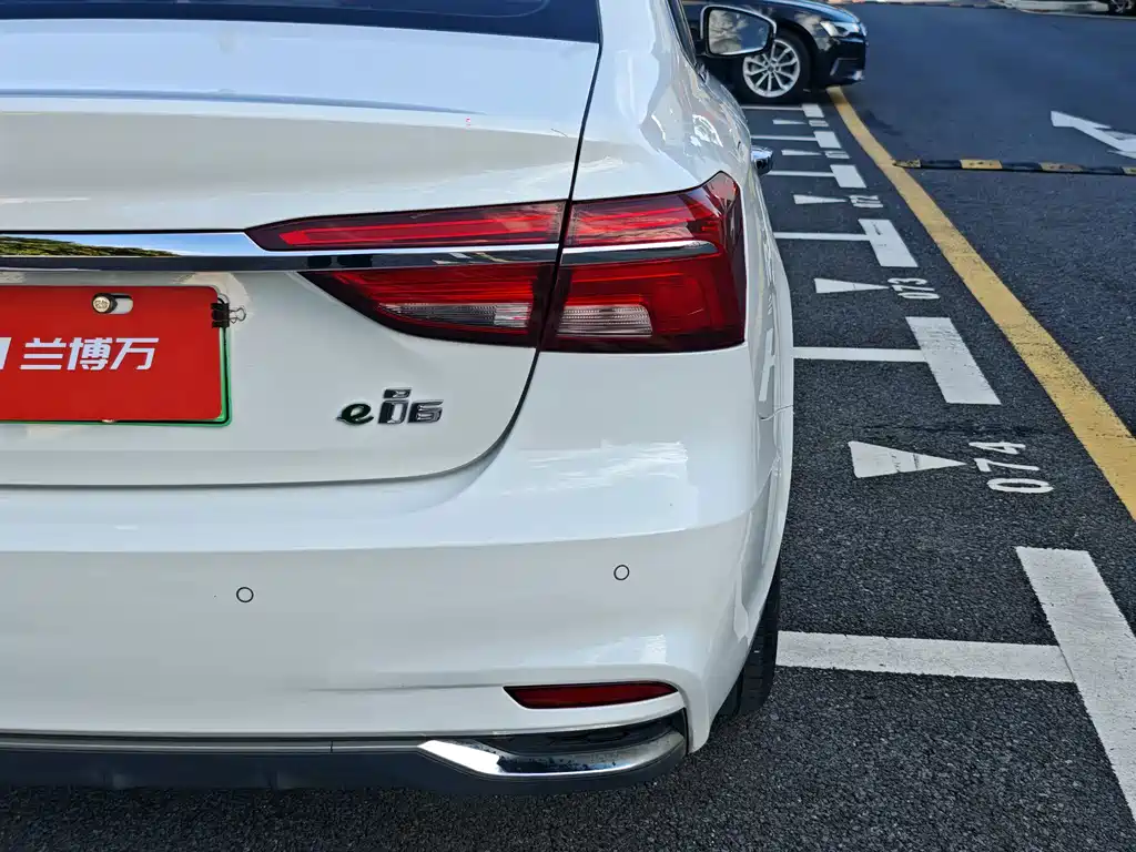 Roewe i6 New Energy — миниатюра 8