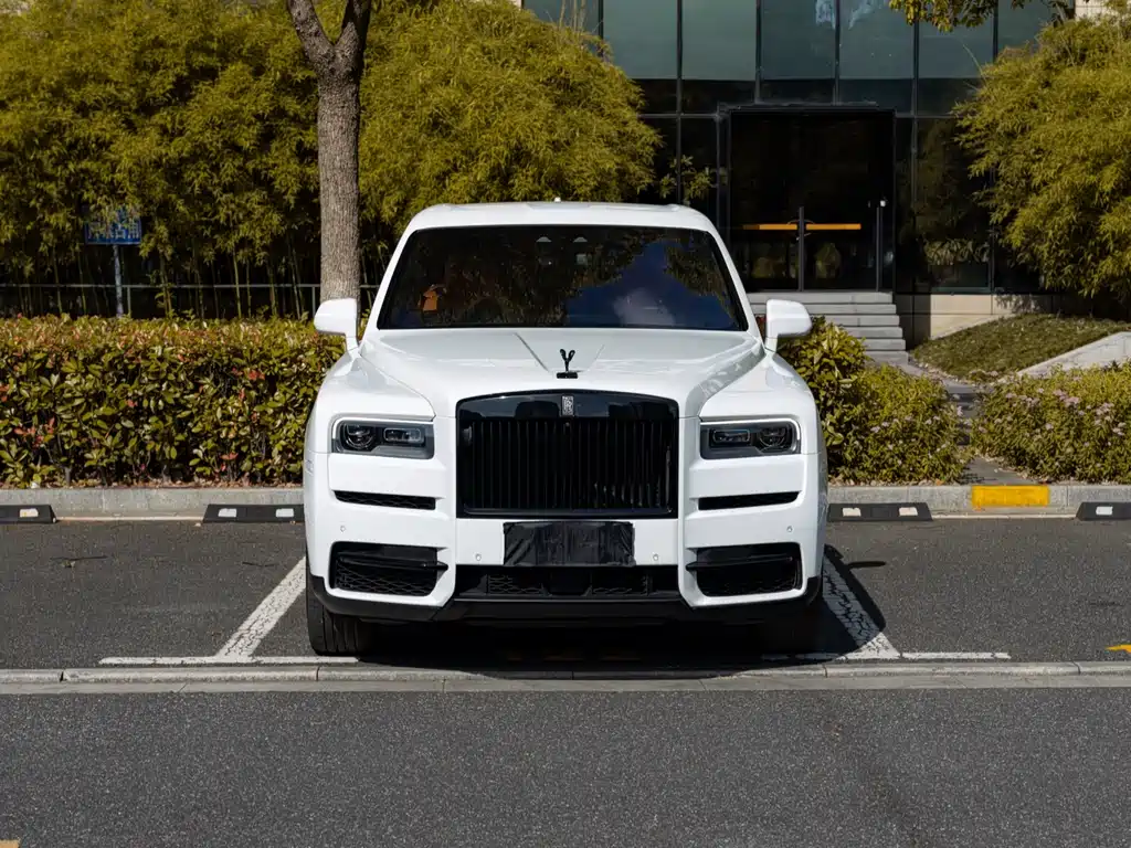 Rolls-Royce Cullinan 2022 мест