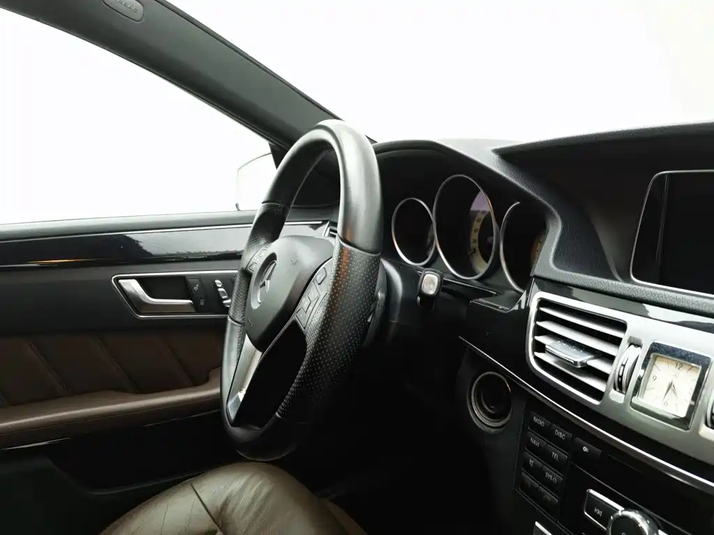 Mercedes-Benz E-Class — миниатюра 22