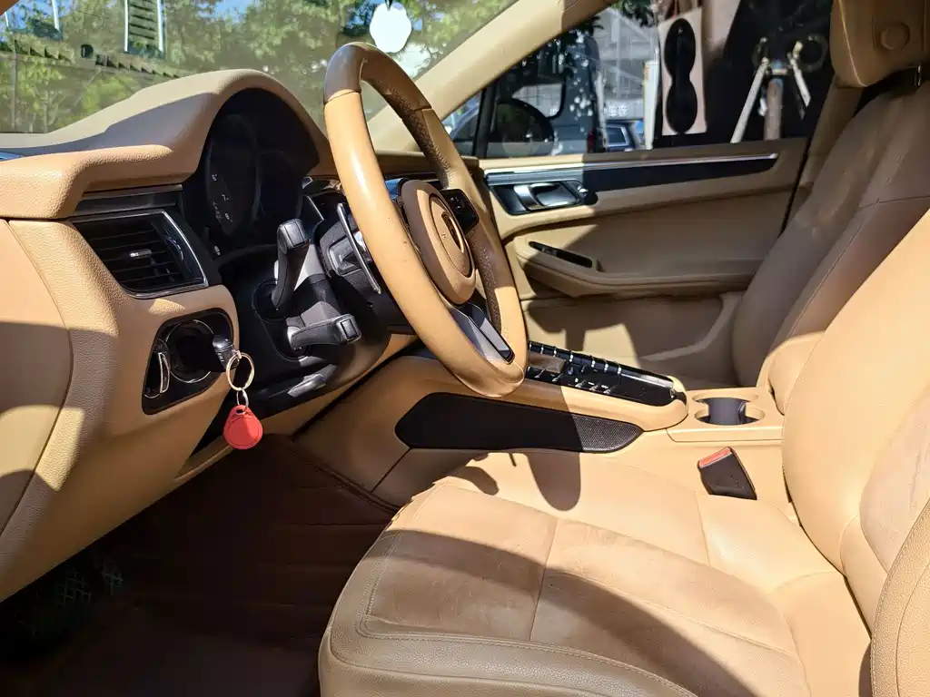 Porsche Macan — миниатюра 7