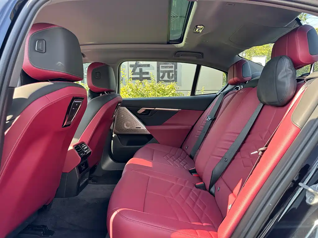 BMW i5 — миниатюра 11