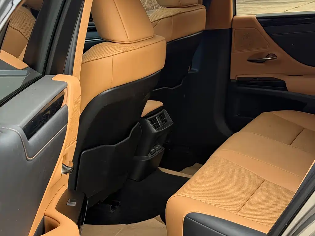 Lexus ES — миниатюра 11