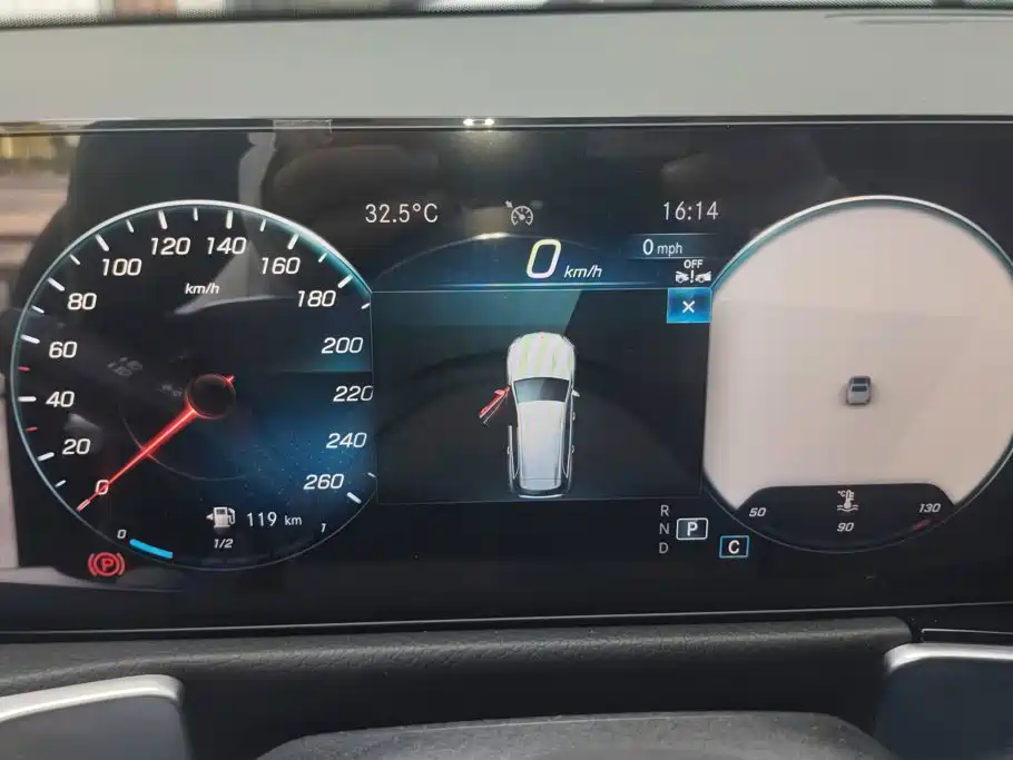 Mercedes-Benz GLB — миниатюра 14