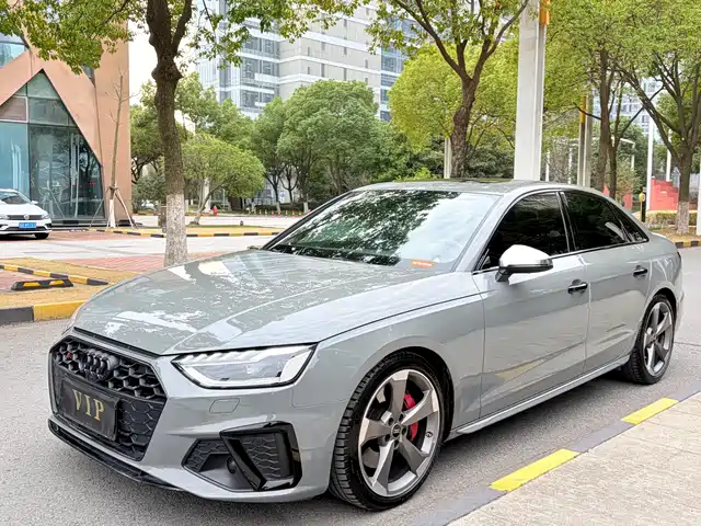 AUDI S4
