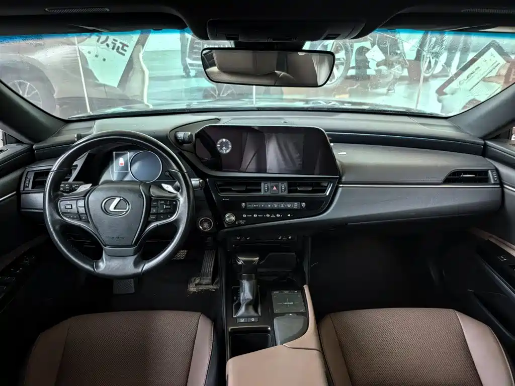 Lexus ES 2021 200