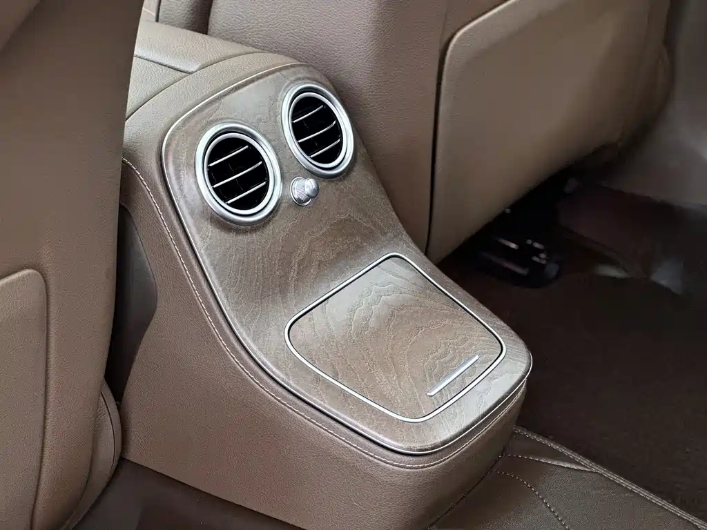Mercedes-Benz E-Class — миниатюра 7