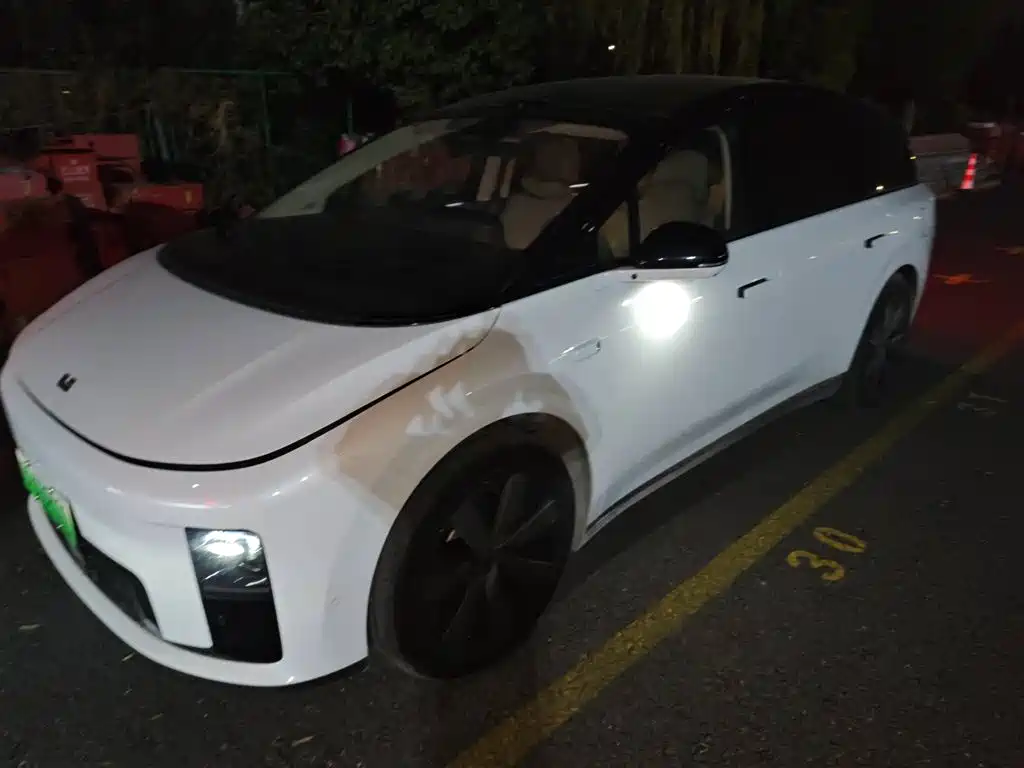 Li Auto 理想i8 2025