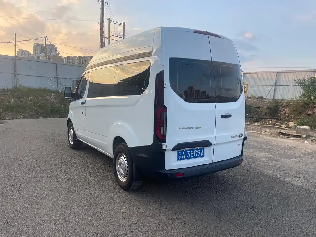 Ford Transit — миниатюра 7