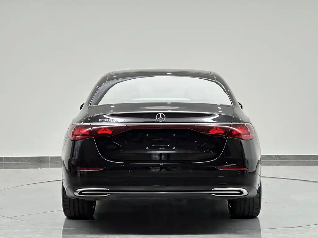 Mercedes-Benz E-Class — миниатюра 7