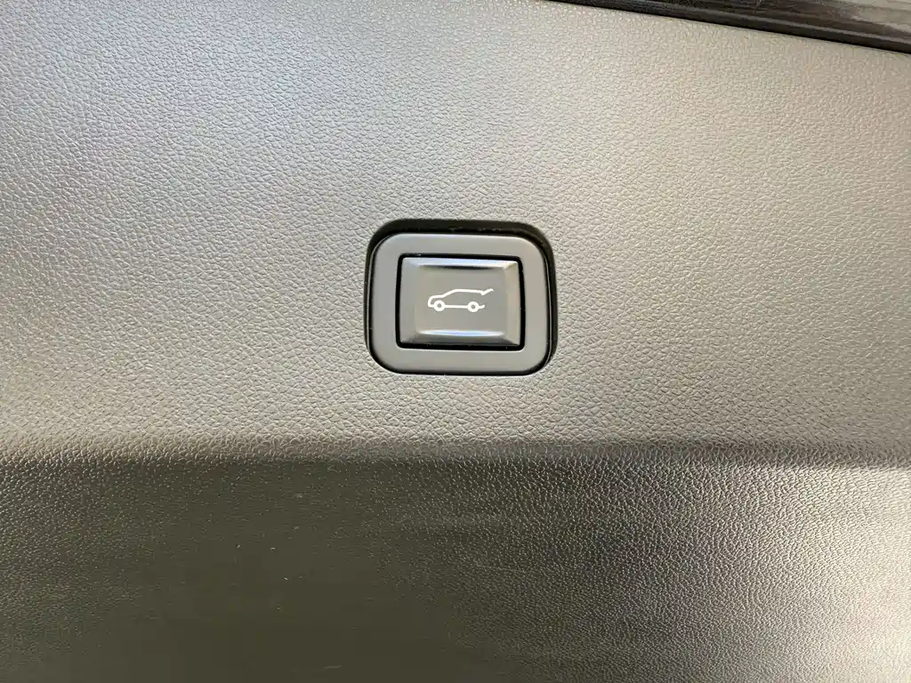 Cadillac XT6 — миниатюра 18