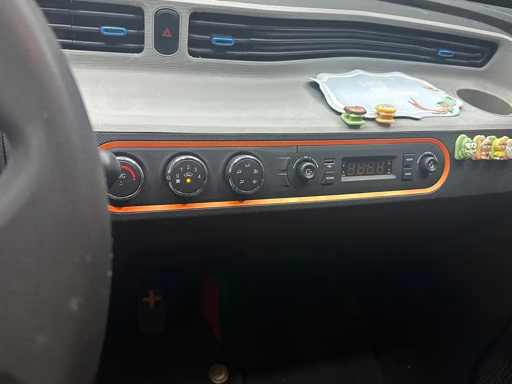 Wuling MINIEV — миниатюра 6