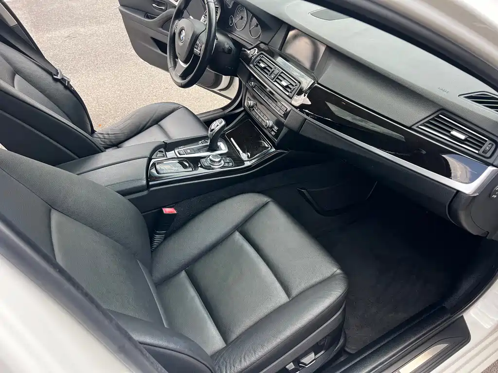 BMW 5 Series (Import) — миниатюра 18