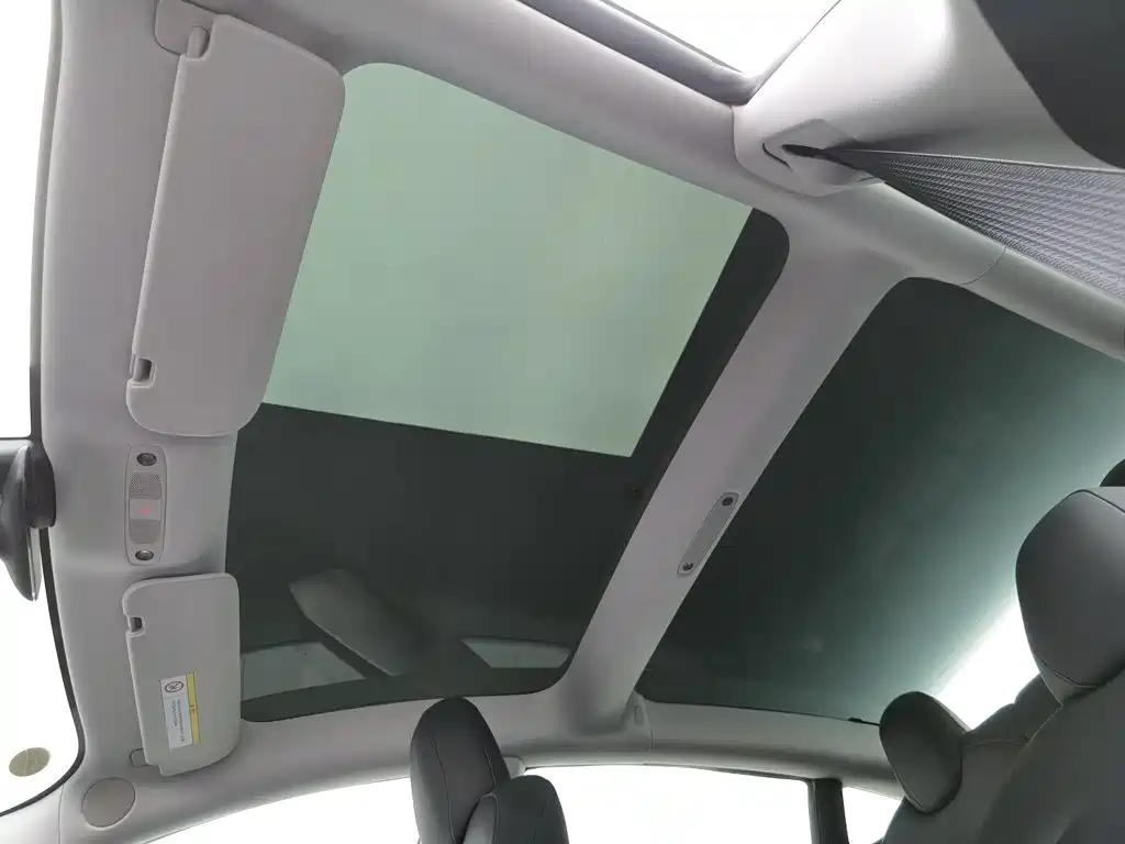 Tesla Model 3 — миниатюра 14